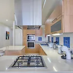 Charming 2 Bedroom Close To The Rmus1-1 아파트