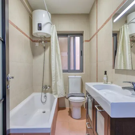 아파트 Charming 2 Bedroom Close To The Rmus1-1 *