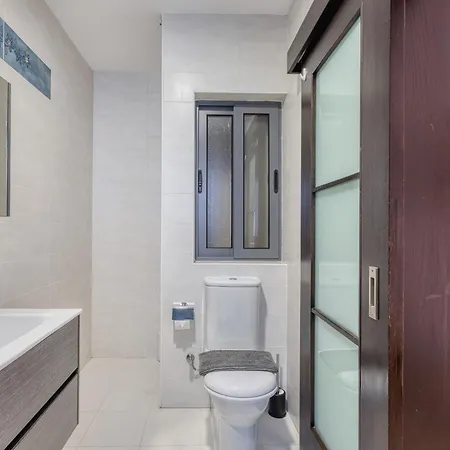 Charming 2 Bedroom Close To The Rmus1-1 아파트 *
