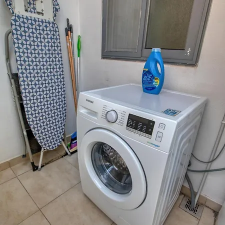 Charming 2 Bedroom Close To The Rmus1-1 *